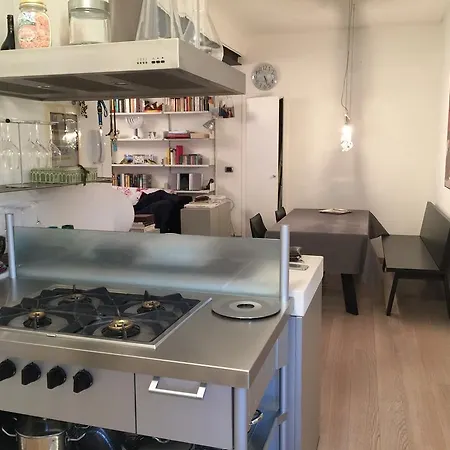 Apartment Ghetto Modern Apt For 4, Venice