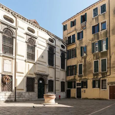 Apartment Ghetto Modern Apt For 4, Venice Venedig