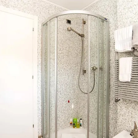 Ghetto Modern For 4, *